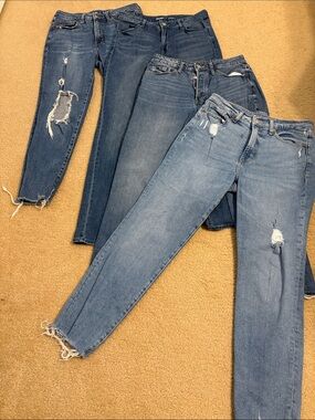 4 Old Navy Women's Straight Jeans